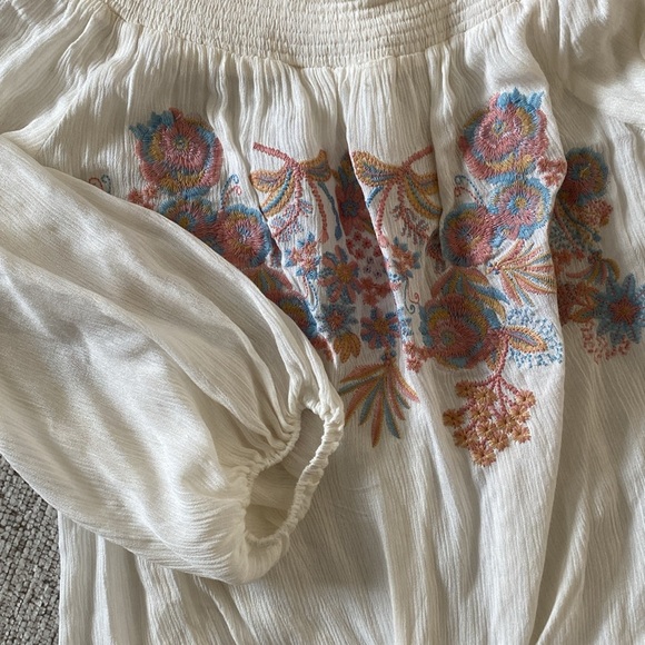 Andree by Unit off the shoulder tie front top. - Picture 3 of 7